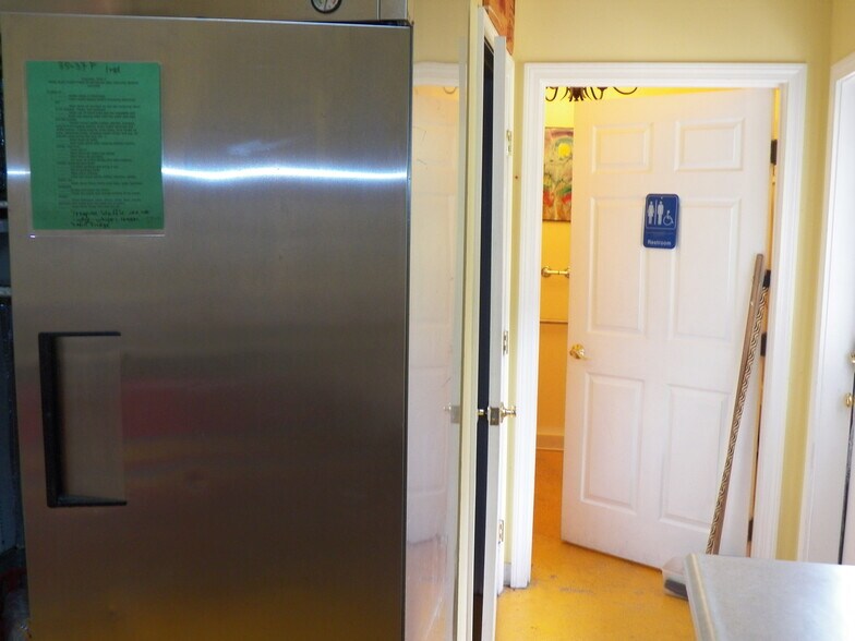 More Photos Of 146 Calef Hwy, Barrington Flex For Sale