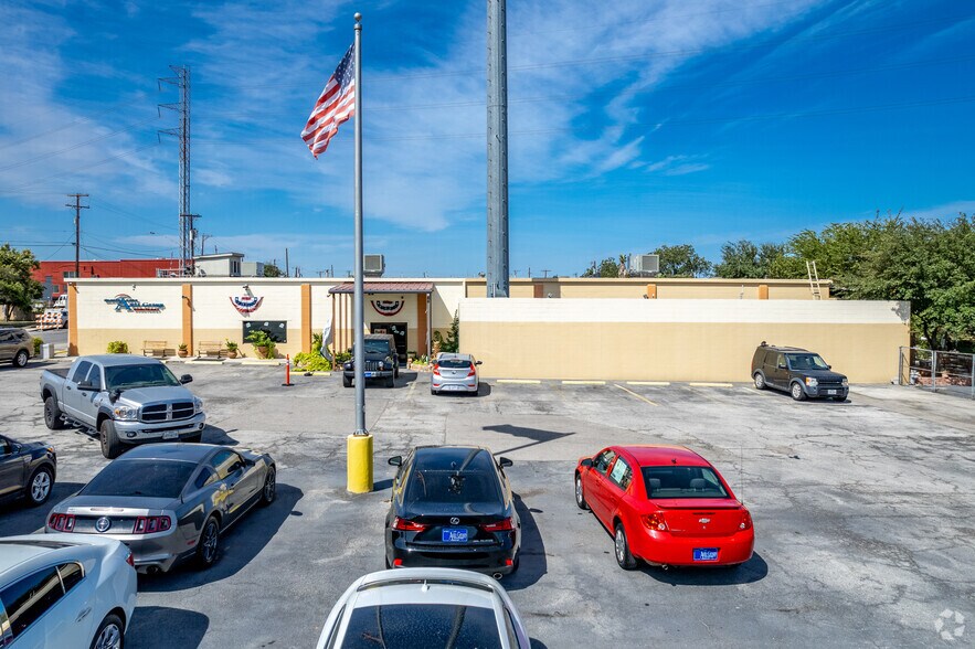 More Photos Of 318-337 W Olmos Dr, San Antonio Freestanding For Sale