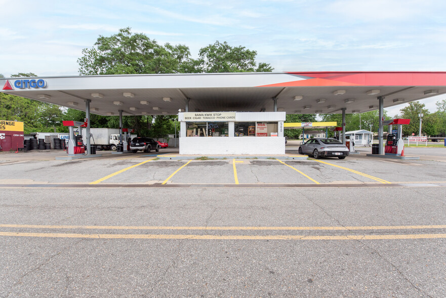 Primary Photo Of 500 Skyland Blvd, Tuscaloosa Convenience Store For Sale