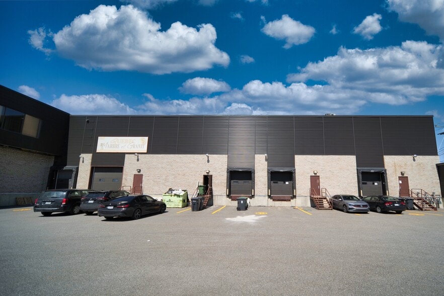 More Photos Of 310-350 Rue Ness, Montréal Flex For Sale