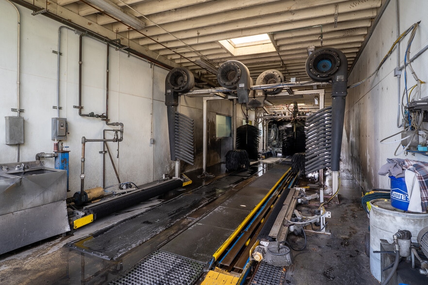 More Photos Of 21011 Pioneer Blvd, Lakewood Carwash For Sale