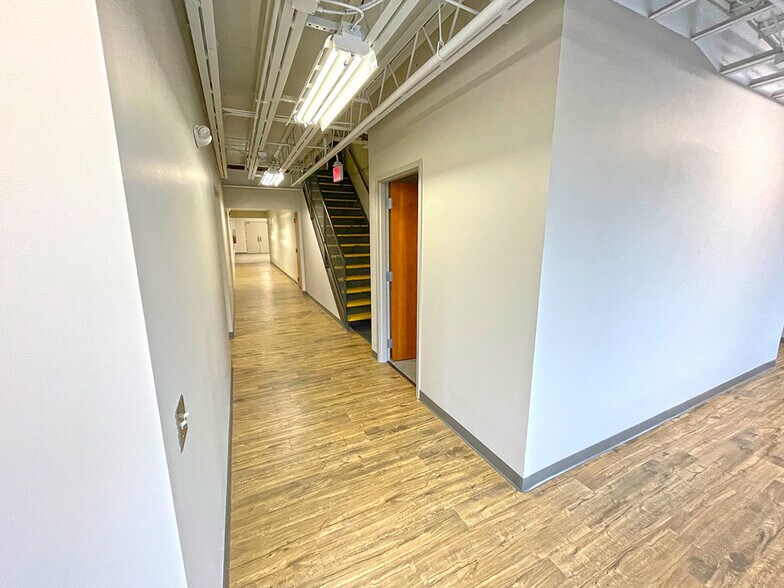 More Photos Of 471 JPL Wick Dr, Harrisburg Manufacturing For Lease