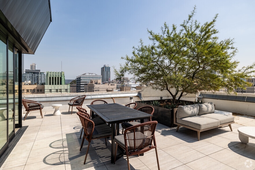 More Photos Of 701 S Hill St, Los Angeles Hospitality For Sale
