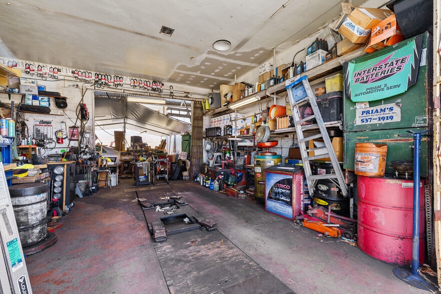 More Photos Of 2002 Pauoa Rd, Honolulu Auto Salvage Facility For Sale