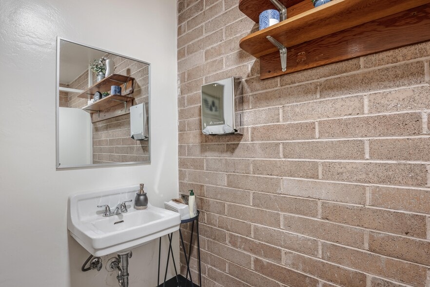 More Photos Of 4677 Tompkins Ave, Oakland Religious Facility For Sale