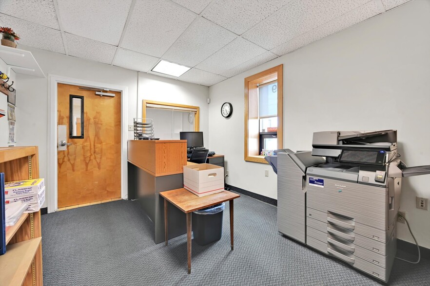 More Photos Of 2014 Laubach Ave, Northampton Office For Sale