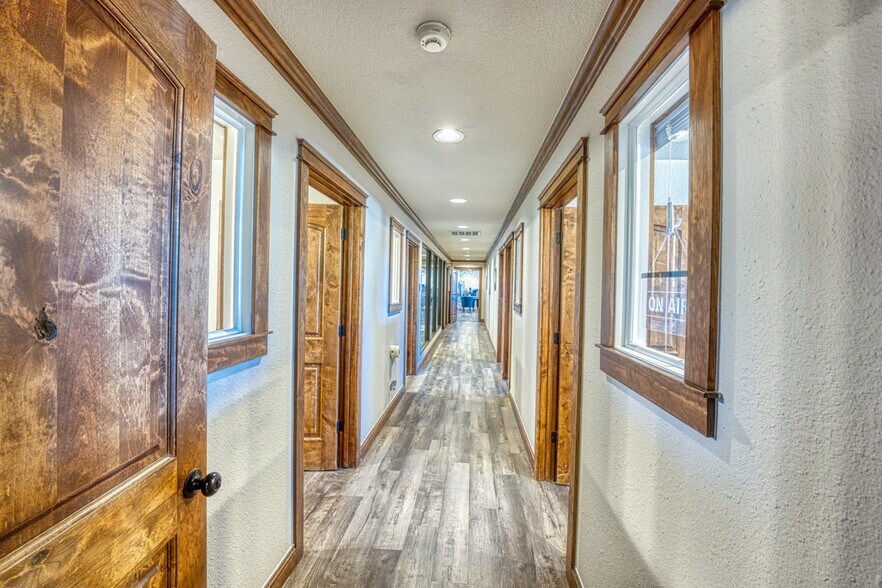 More Photos Of 320 Southland Dr, Burnet Office For Sale