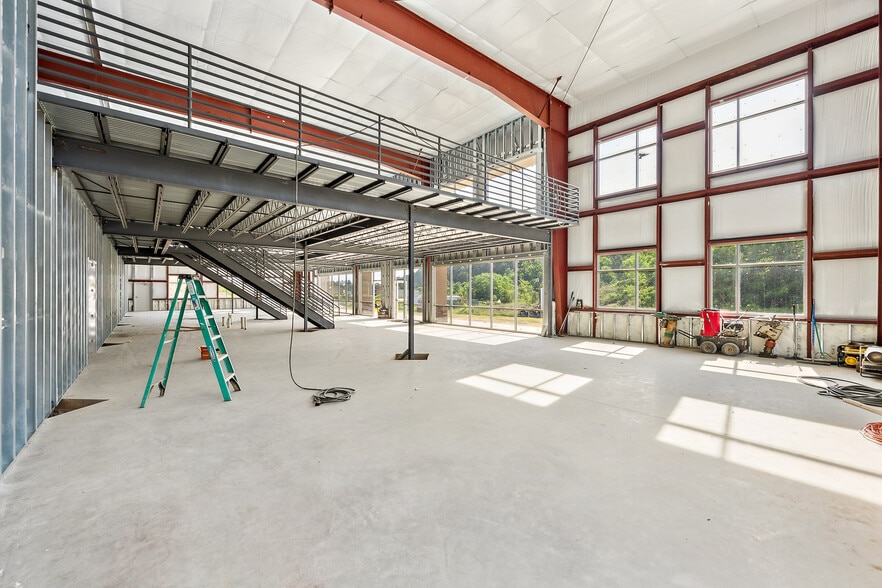 More Photos Of 1703 Roundrock Dr, Raleigh Flex For Lease