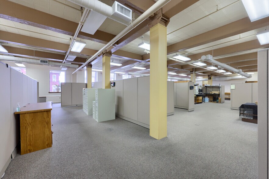 More Photos Of 704 Main St, Akron Flex For Sale