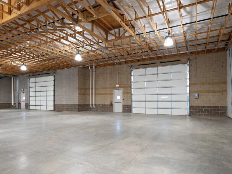 More Photos Of 7421 S 89th Pl, Mesa Showroom For Lease