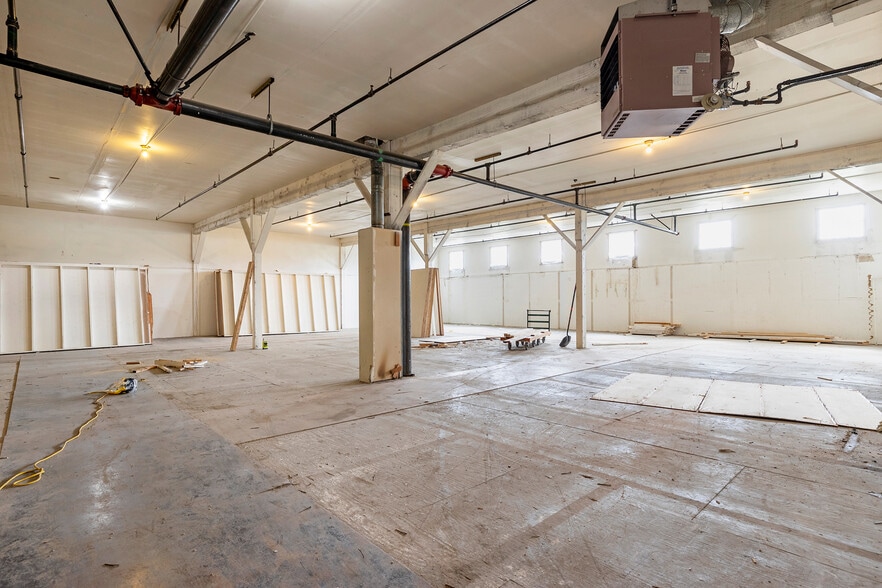 More Photos Of 5422 Shilshole Ave NW, Seattle Distribution For Lease