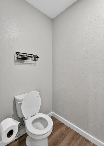 More Photos Of 109 Jasper Dr, Marshall Office For Sale