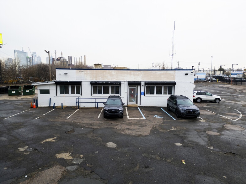 More Photos Of 3111 Grays Ferry Ave, Philadelphia Service For Sale