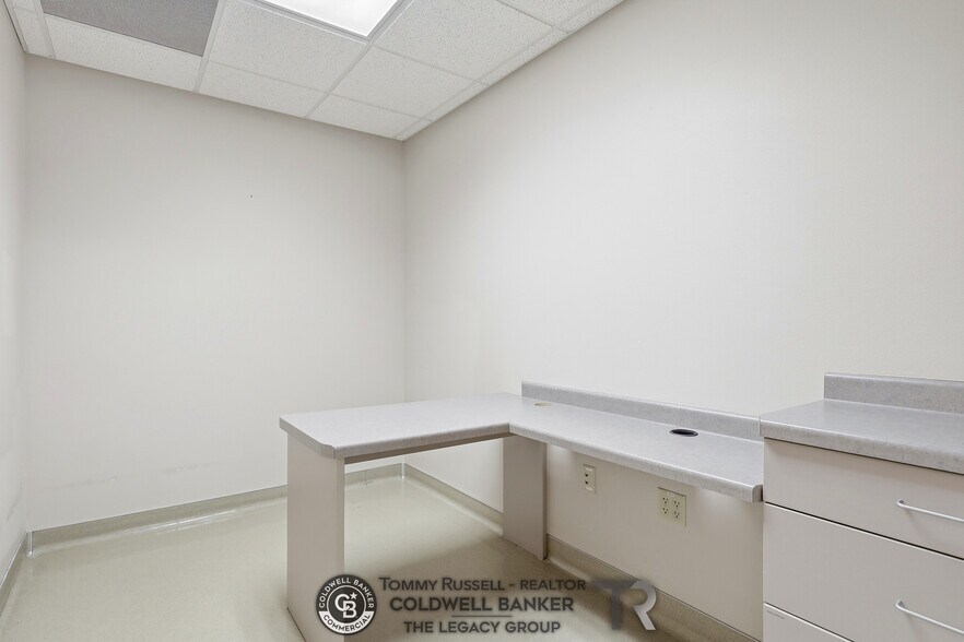 More Photos Of 733 Landmark Dr, Casper Medical For Sale