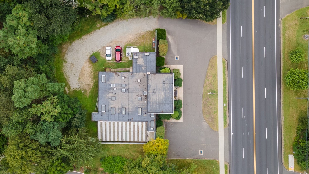 More Photos Of 215 Danbury Rd, Wilton Freestanding For Sale