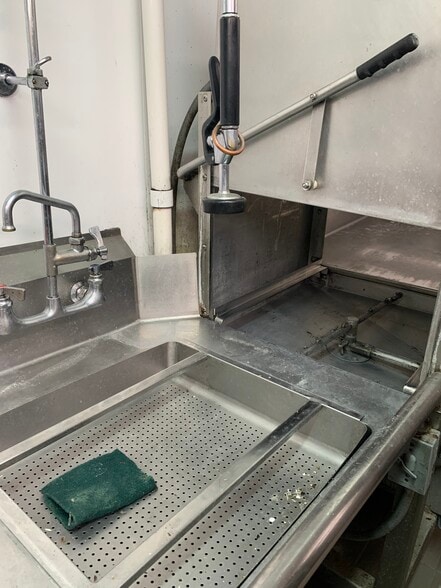More Photos Of 307 N Broadway, Green Bay Restaurant For Sale