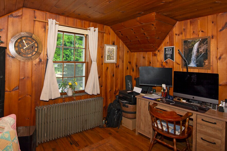 More Photos Of 8789 Seneca Trail South, Ronceverte Office For Sale