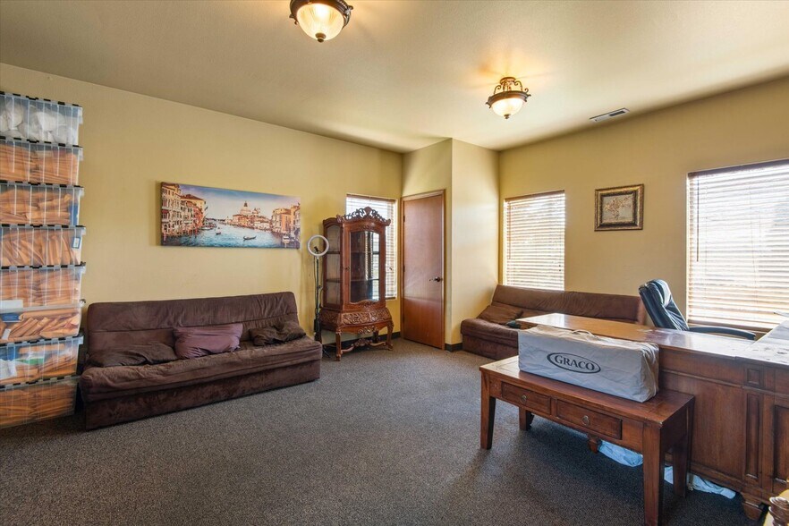 More Photos Of 7000 W Okanogan Pl, Kennewick Restaurant For Sale