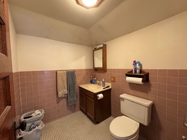 More Photos Of 300 E Pioneer St, Crandon Flex For Sale