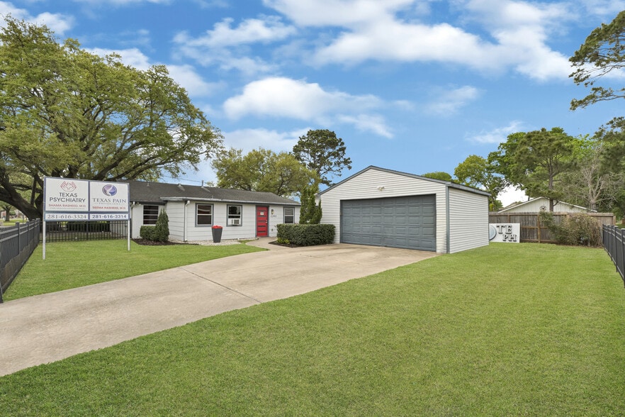 More Photos Of 2243 N Park Ave, Pearland Medical For Lease