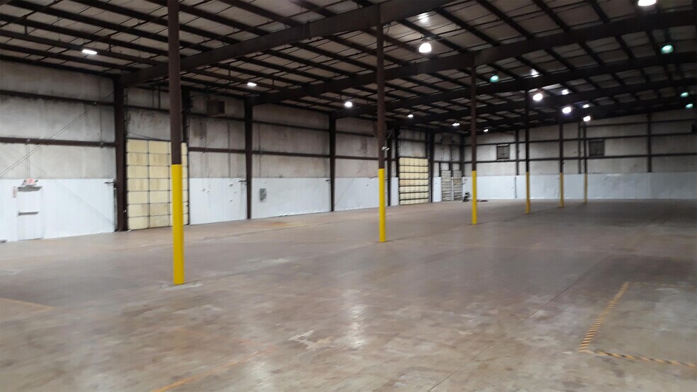 More Photos Of 824 Lone Star Dr, O'Fallon Warehouse For Lease