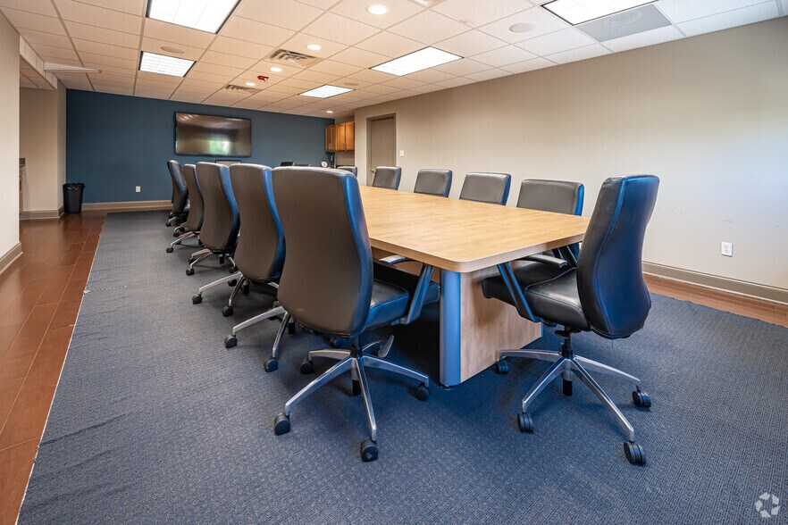 More Photos Of 1018 Central Ave, Metairie Coworking Space