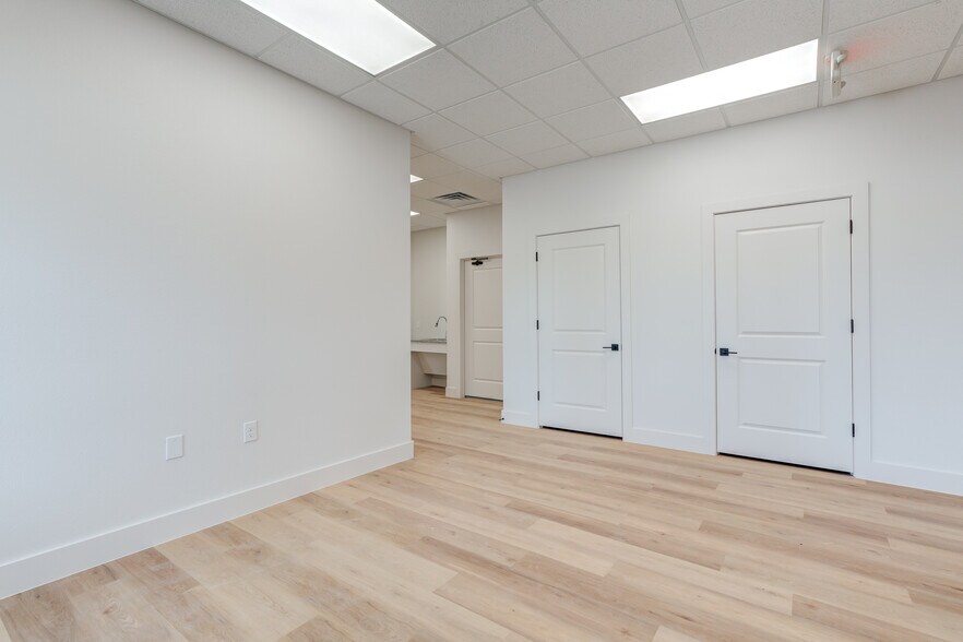 More Photos Of 3229 118th St, Lubbock Distribution For Sale