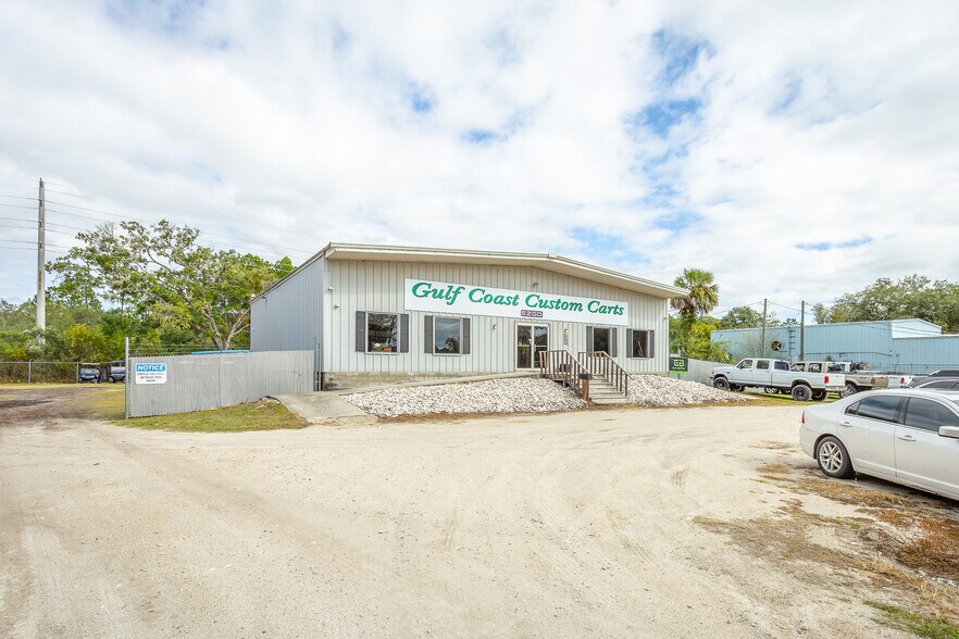 More Photos Of 631 W Us-98, Apalachicola General Retail For Sale