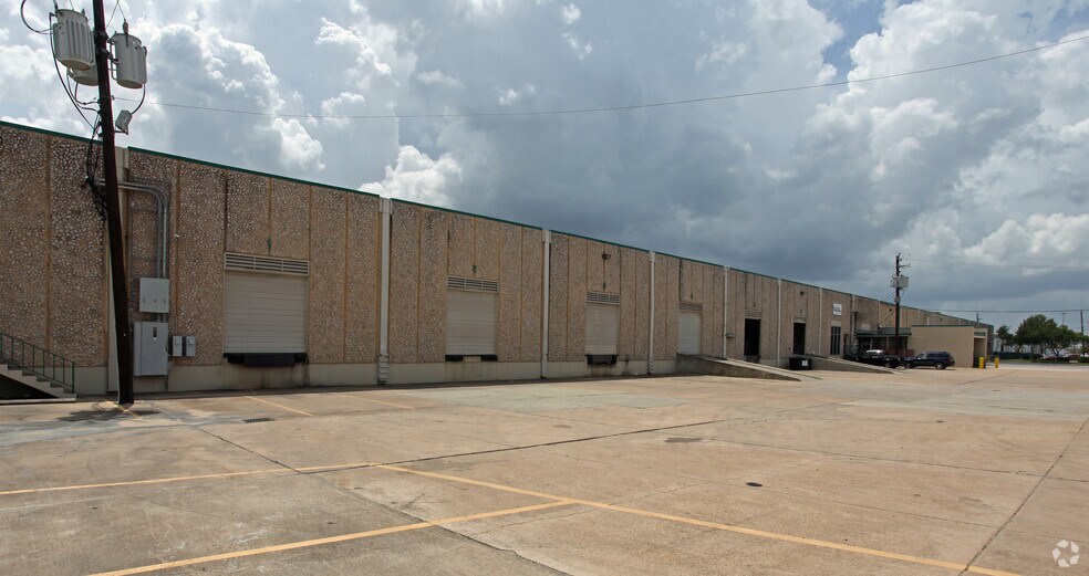 More Photos Of 7235-7255 Wynnwood Ln, Houston Unknown For Lease