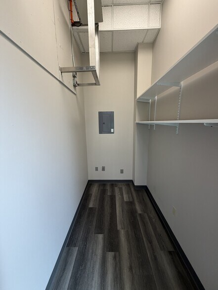 More Photos Of 1335 Space Park Dr, Houston Office For Lease