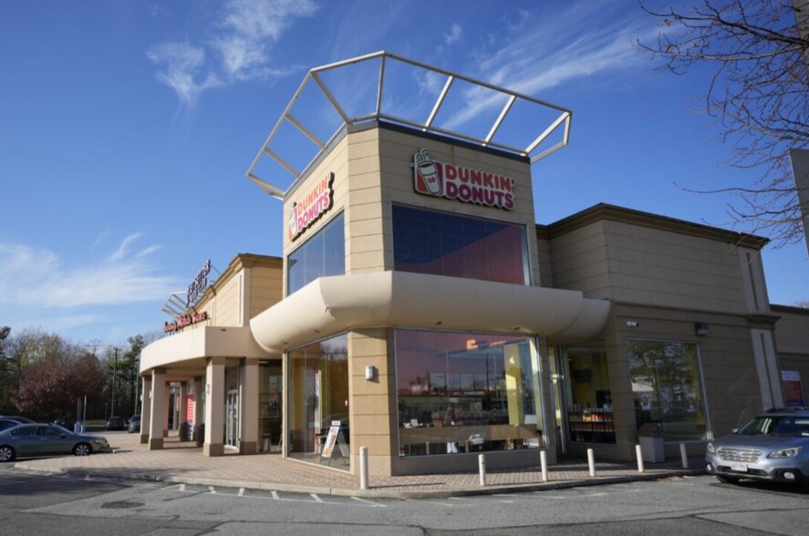 More Photos Of 155 W Sunrise Hwy, Lindenhurst Freestanding For Sale