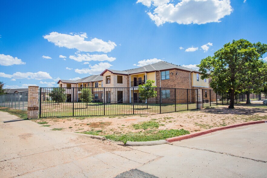 More Photos Of 2627 Oak Dr, Lubbock Apartments For Sale