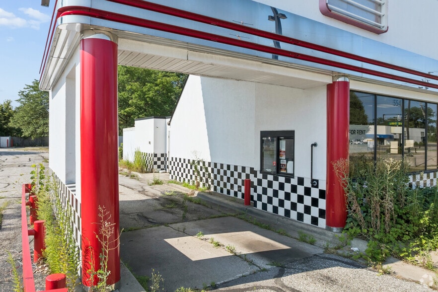 More Photos Of 554 E 8th St, Holland Fast Food For Sale