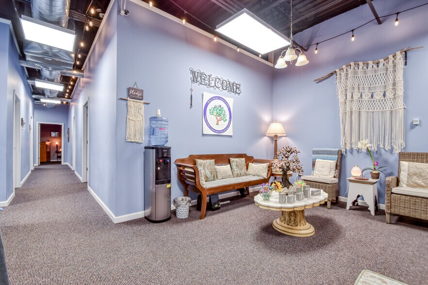 More Photos Of 1366 E 346th St, Eastlake Restaurant For Sale