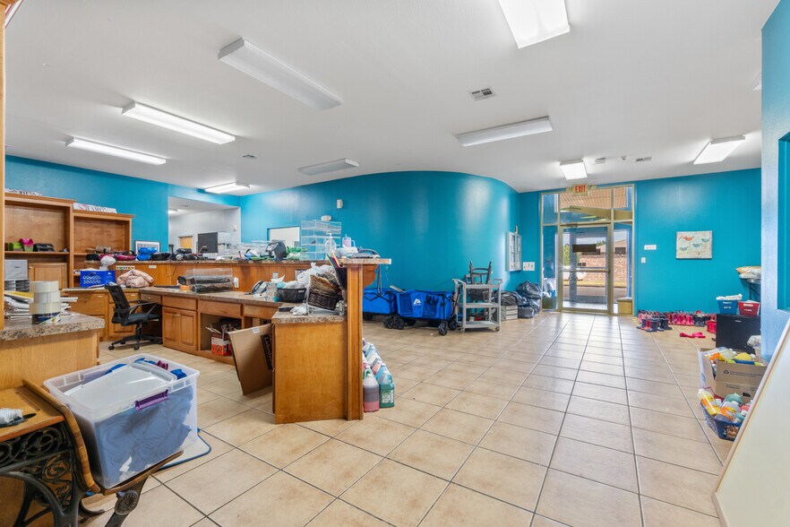 More Photos Of 185 Rebecca St, Gentry Office For Lease