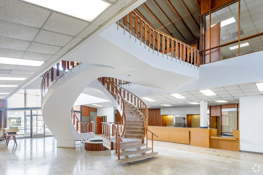 More Photos Of 35150 W Michigan Ave, Wayne Bank For Sale