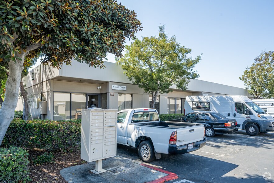 More Photos Of 2633 E 28th St, Signal Hill Research And Development For Lease