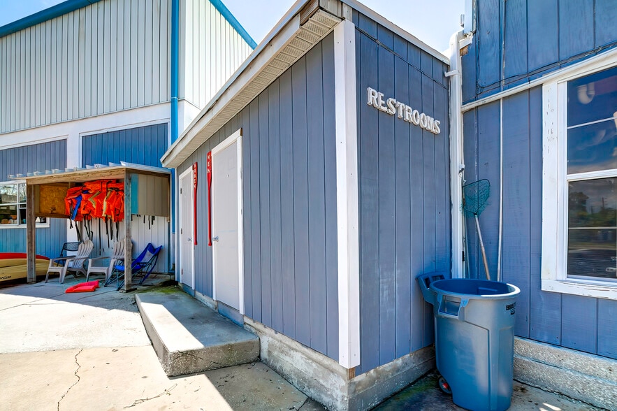 More Photos Of 7154 Shoal Line Blvd, Spring Hill Marina For Sale