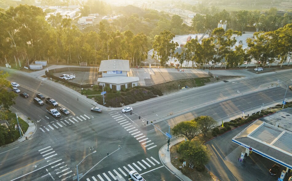 More Photos Of 9690-9694 Black Mountain Rd, San Diego Service For Lease