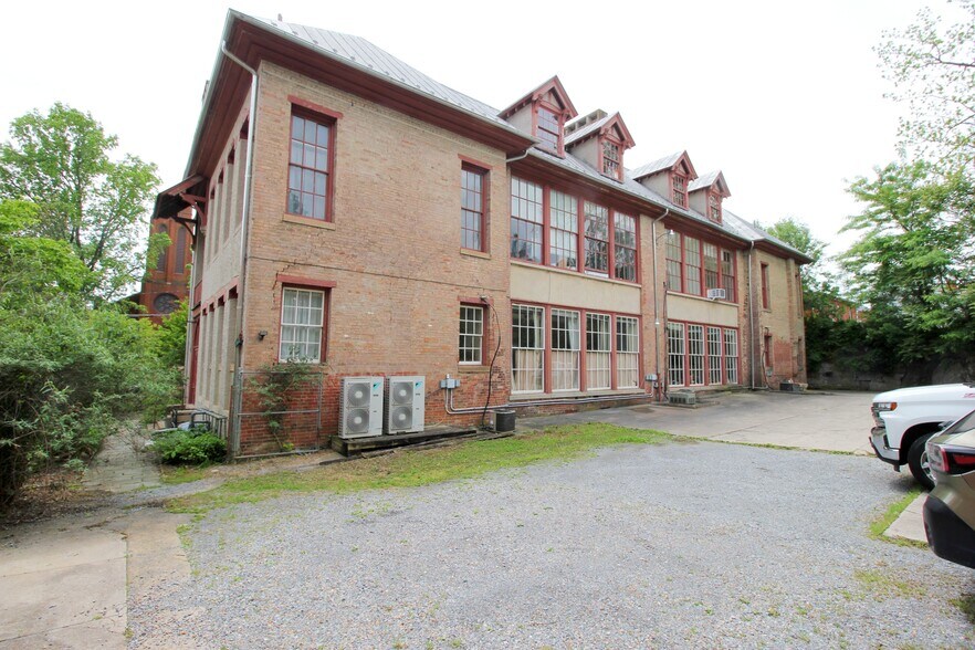 More Photos Of 217-219 W Beverly St, Staunton Storefront Retail Office For Sale