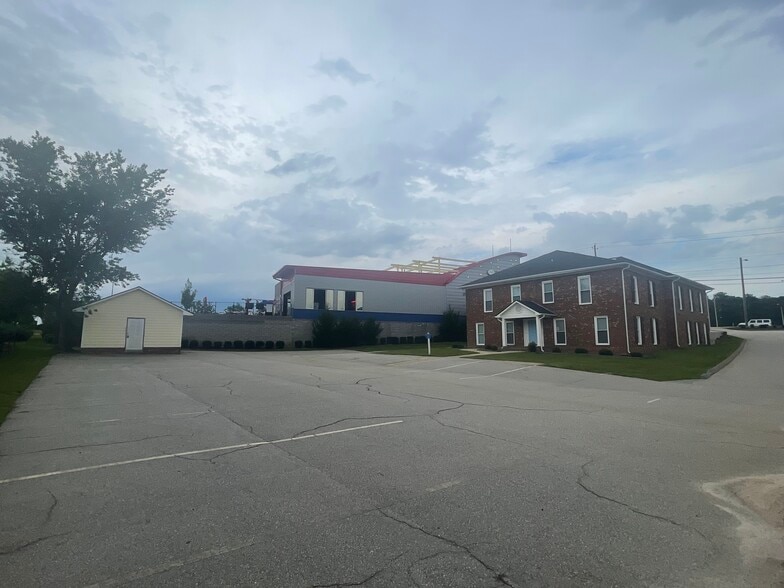 More Photos Of 2112 Skibo Rd, Fayetteville Office For Lease