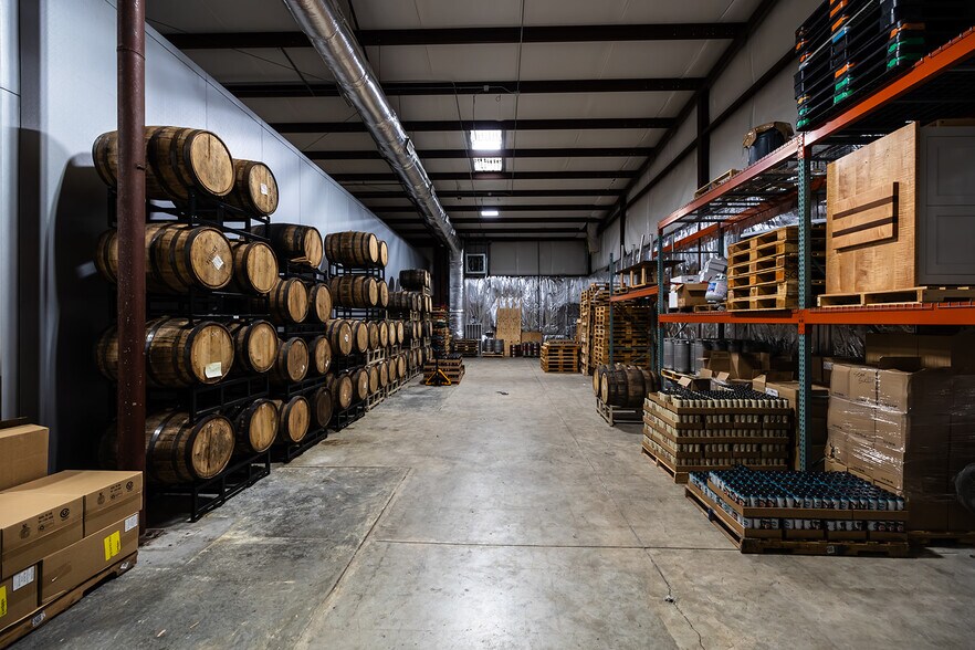 More Photos Of 110 Greenfield St, Wilmington General Retail For Sale