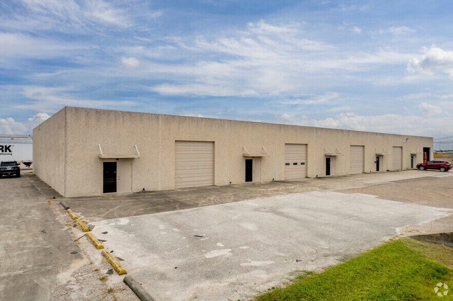 Primary Photo Of 4922 Bush St, Corpus Christi Warehouse For Lease