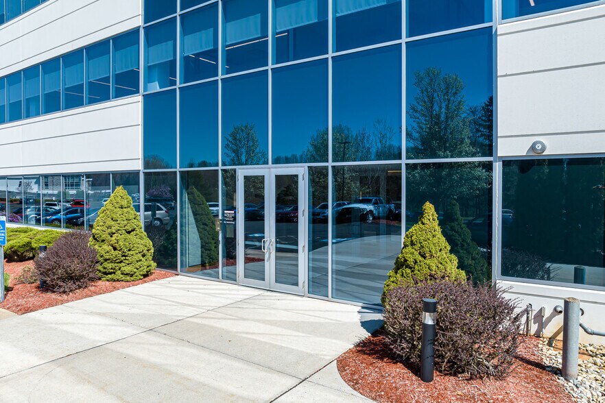 More Photos Of 400 Capital Blvd, Rocky Hill Office For Sale