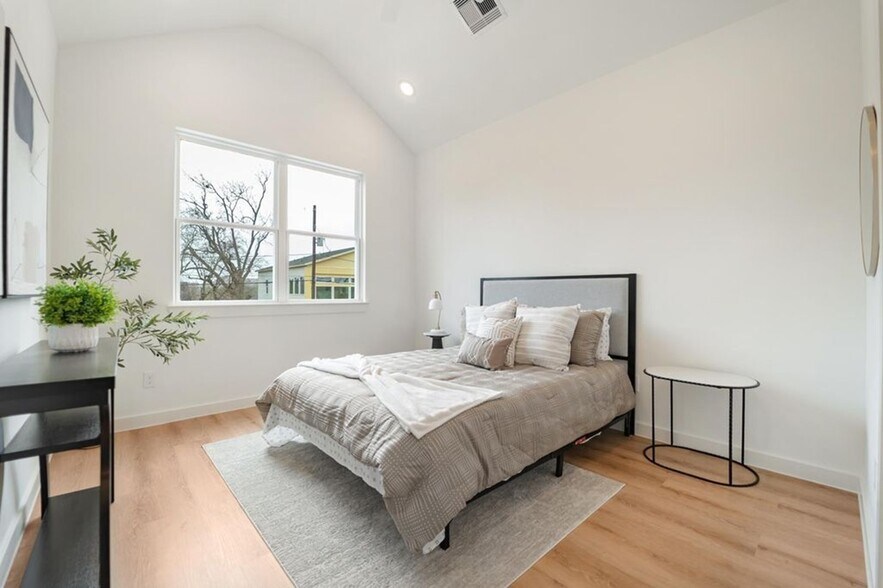 More Photos Of 7118 Eastwood st, Houston Multifamily For Sale