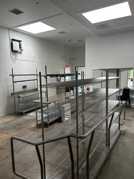 More Photos Of 8016 W 3rd St, Los Angeles Restaurant For Lease