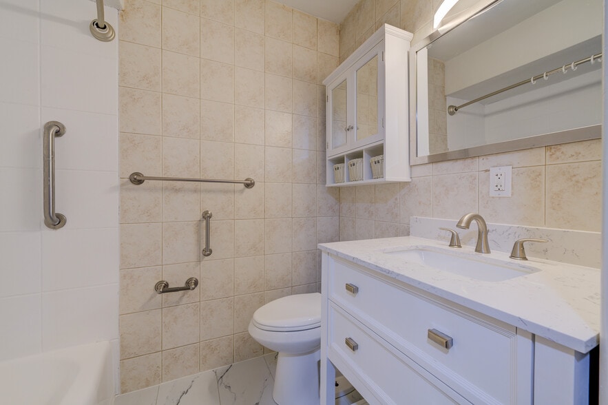 More Photos Of 8166 Whitburn Dr, Clayton Apartments For Sale