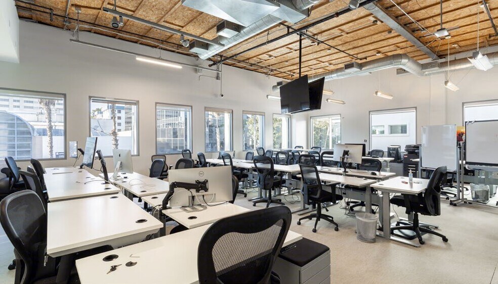 More Photos Of 210-214 Wilshire Blvd, Santa Monica Storefront Retail Office For Lease