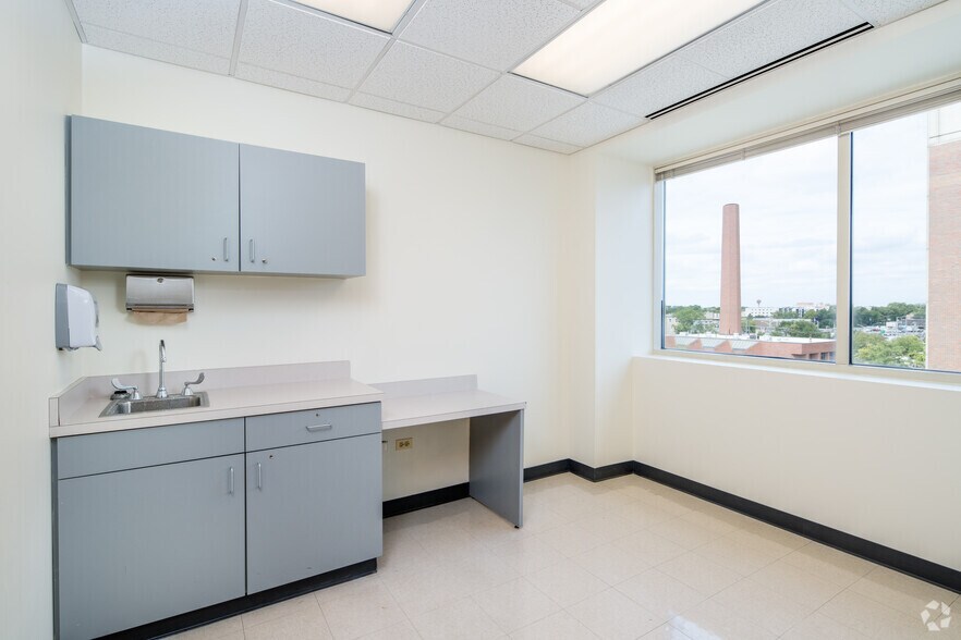 More Photos Of 610 S Maple Ave, Oak Park Medical For Lease