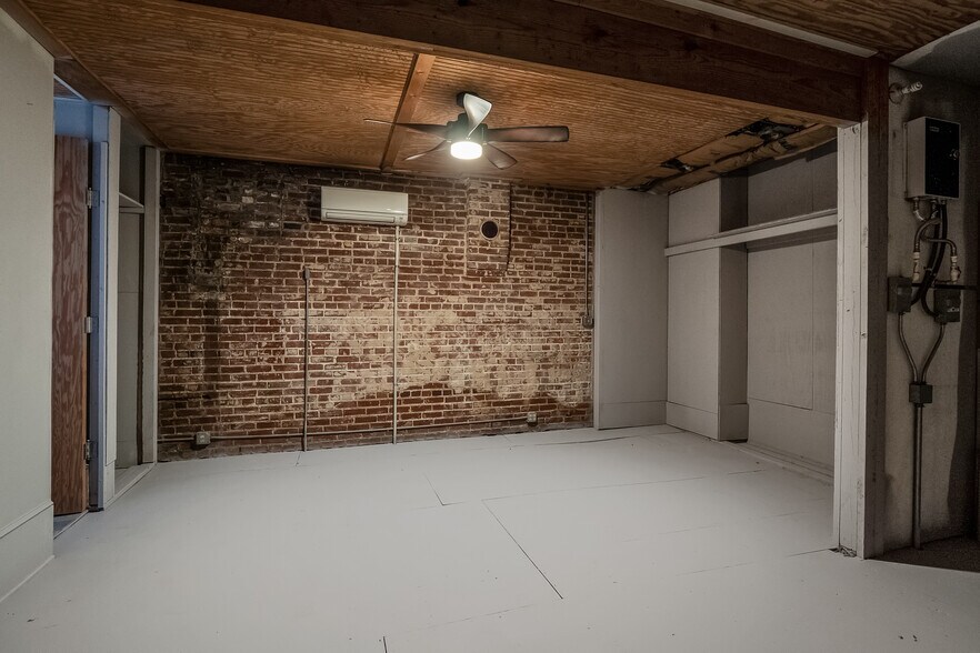 More Photos Of 2557 Broad Ave, Memphis Storefront Retail Office For Sale